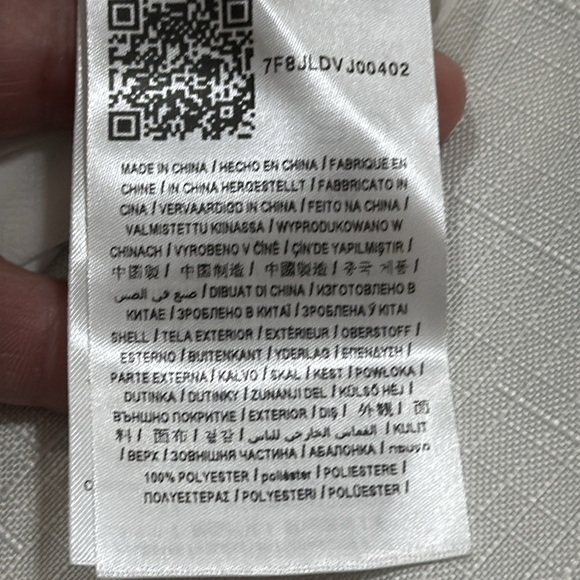 (A5) GUESS BY MARCIANO FLORAL FLOWY BLOUSE
WITH OPEN SHOULDERS
SIZE M, satin - Picture 12 of 16